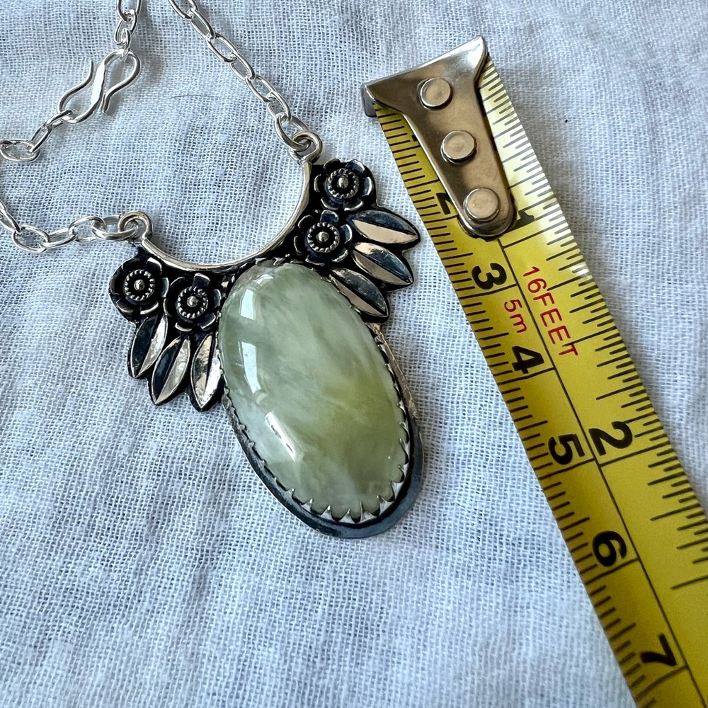 925 Gorgeous Ornate Heart Chakra Prehnite Necklace - Picture 3 of 8